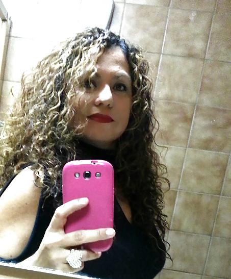 8P Curvy latina milf