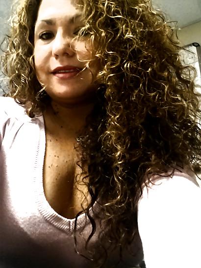 8P Curvy latina milf