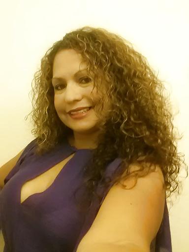 8P Curvy latina milf