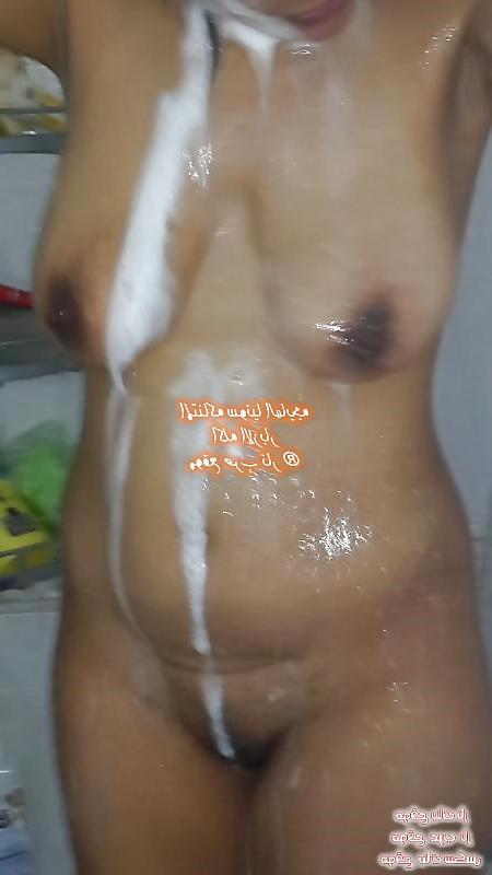 5P Hot arabian wife show bbobs and pussy in shower 
