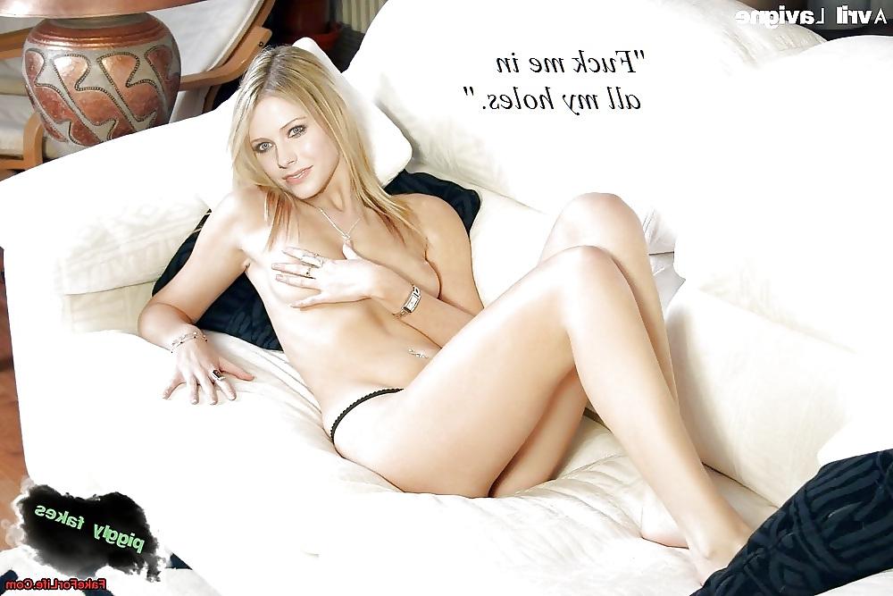22P Avril Lavigne showing off her tits