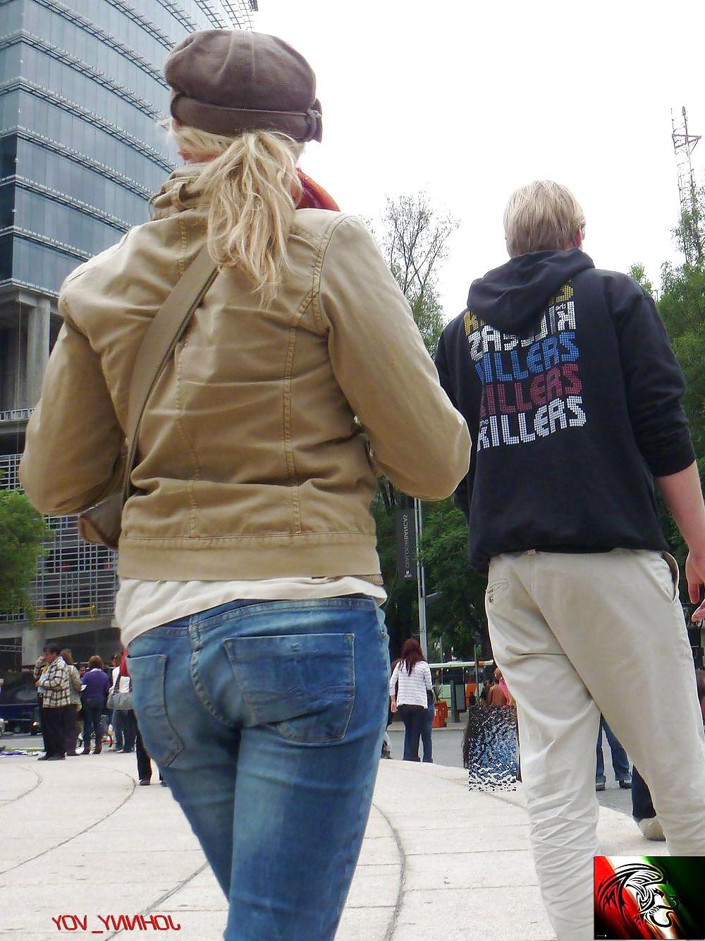 23P Teens in jeans
