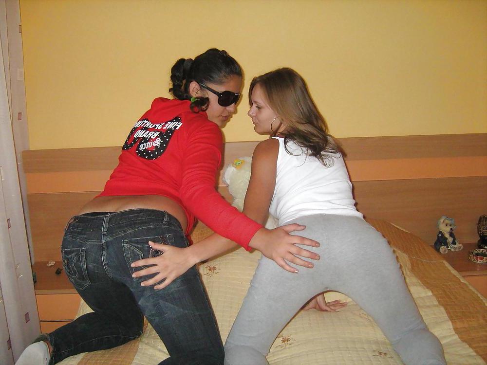23P Teens in jeans