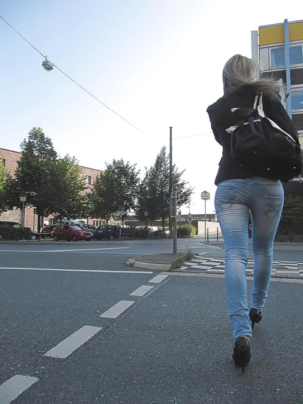 23P Teens in jeans