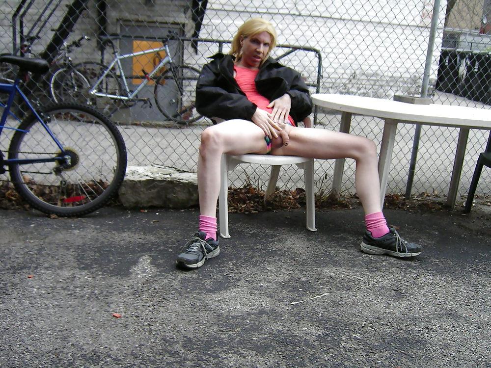 25P Tranny LILY ANNIE: public exposure!