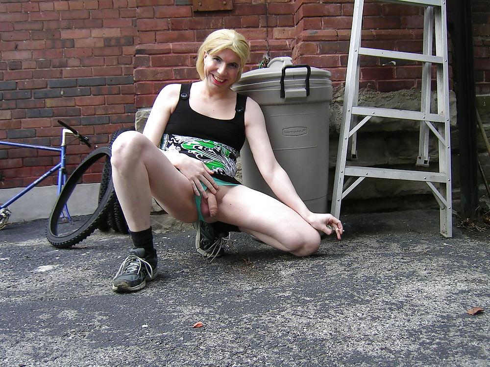 25P Tranny LILY ANNIE: public exposure!