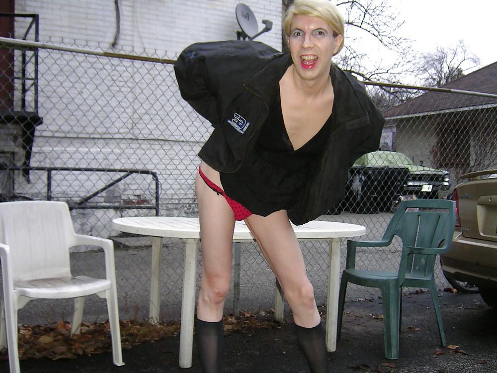25P Tranny LILY ANNIE: public exposure!