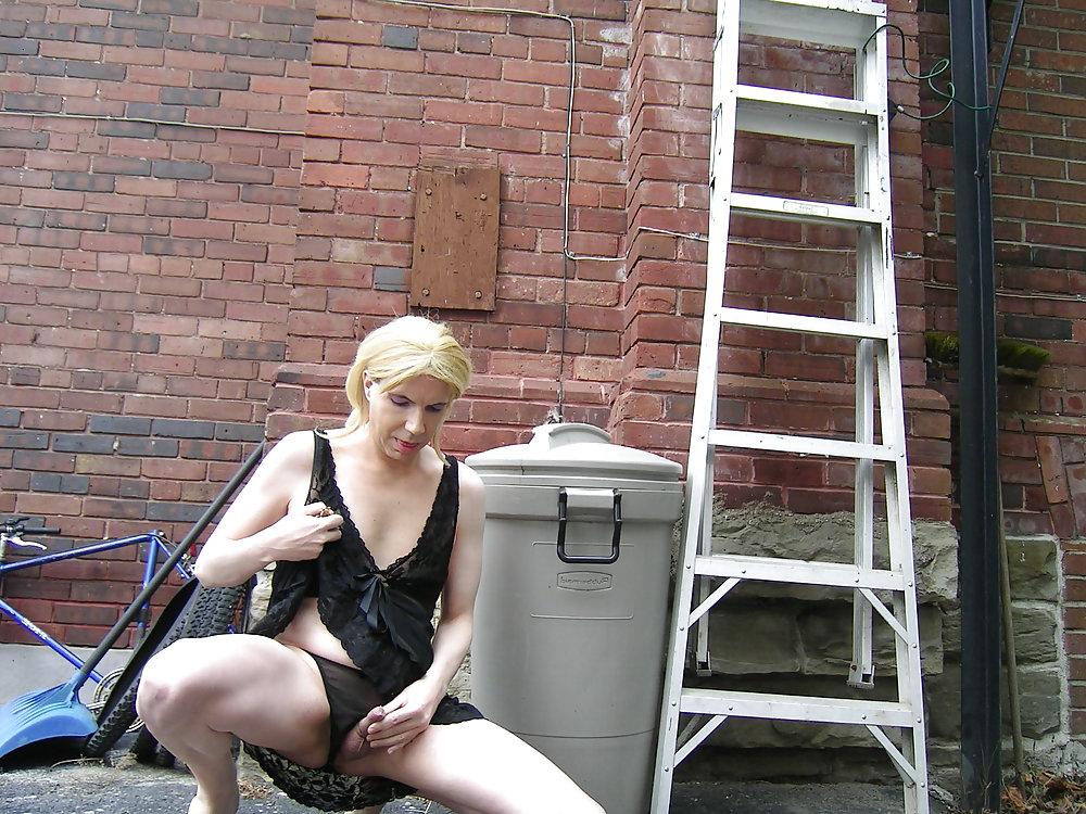 25P Tranny LILY ANNIE: public exposure!