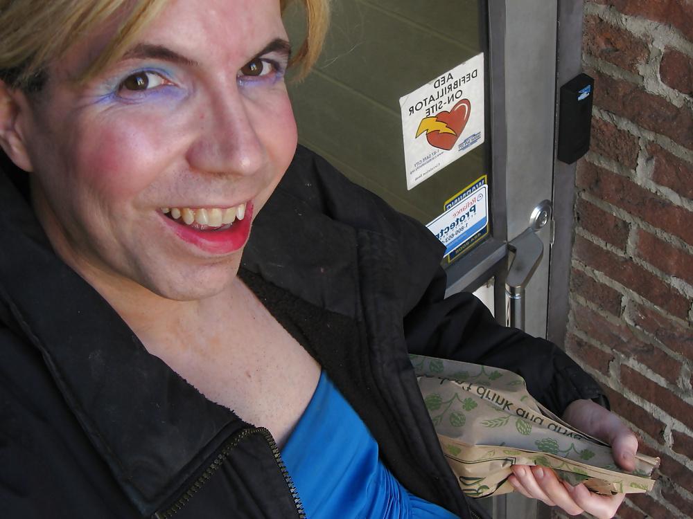 25P Tranny LILY ANNIE: public exposure!