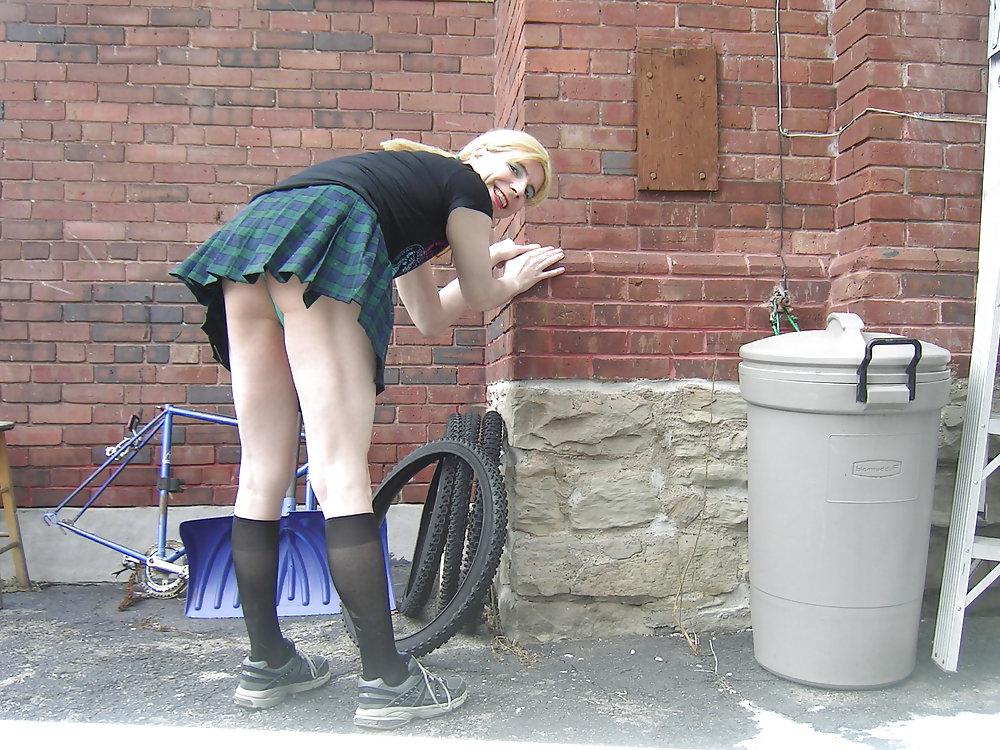 25P Tranny LILY ANNIE: public exposure!