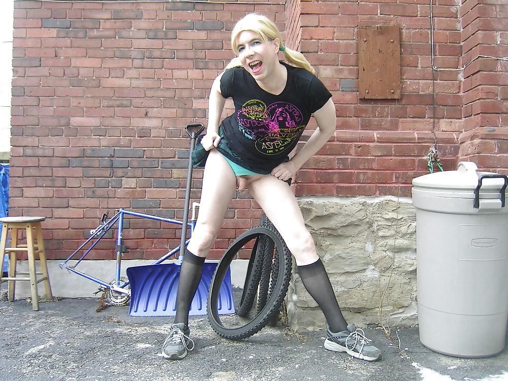 25P Tranny LILY ANNIE: public exposure!