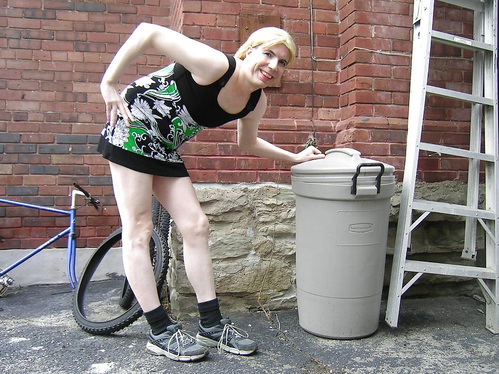 25P Tranny LILY ANNIE: public exposure!