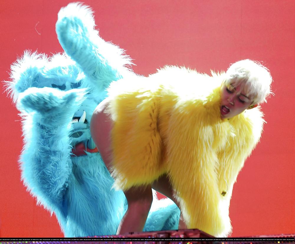 25P Miley Cyrus – Die ultimative Fick-Fantasie