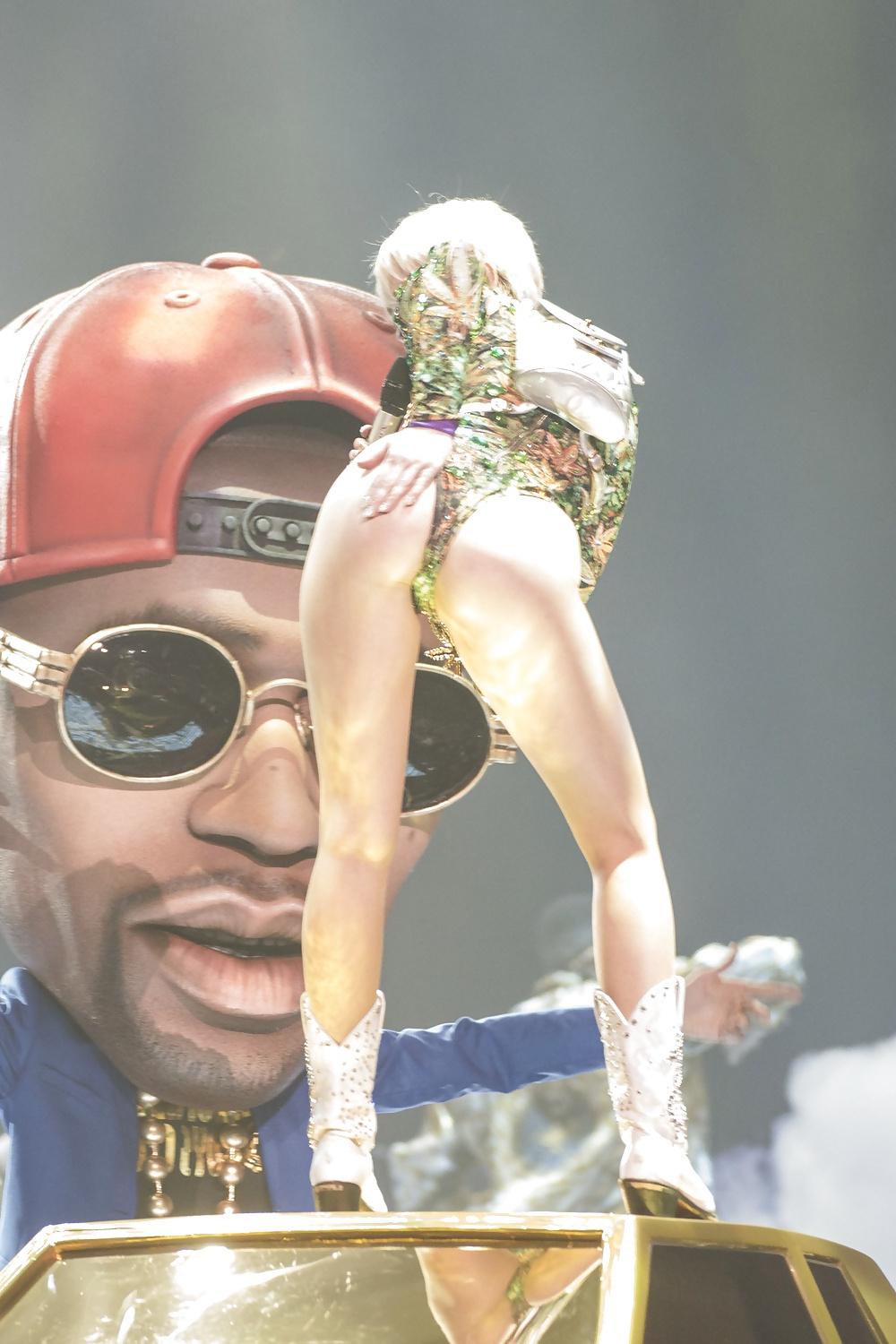 25P Miley Cyrus – Die ultimative Fick-Fantasie