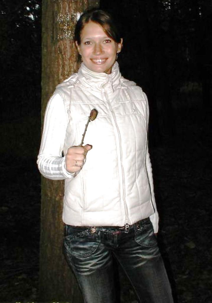 12P Private pictures of a horny short-haired teen girl