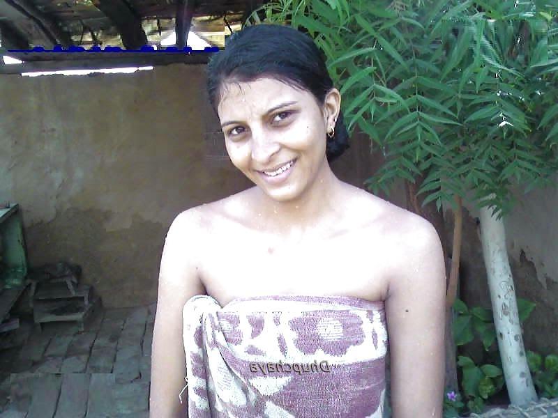 6P Paki girl bathing moment