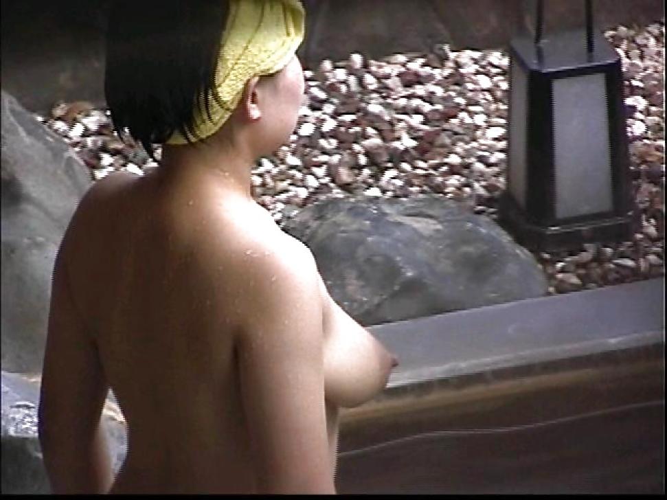 15P Mature Japanese lady bathing.