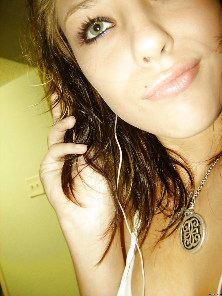 25P Stolen Pics - Brunette posing in front of mirror