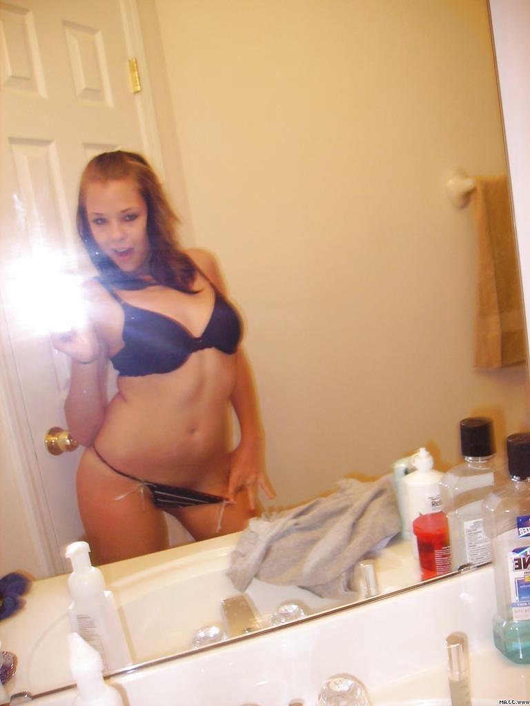 25P Stolen Pics - Brunette posing in front of mirror