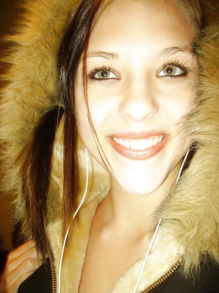 25P Stolen Pics - Brunette posing in front of mirror