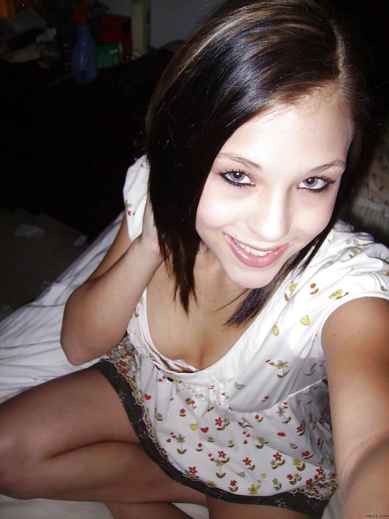 25P Stolen Pics - Brunette posing in front of mirror