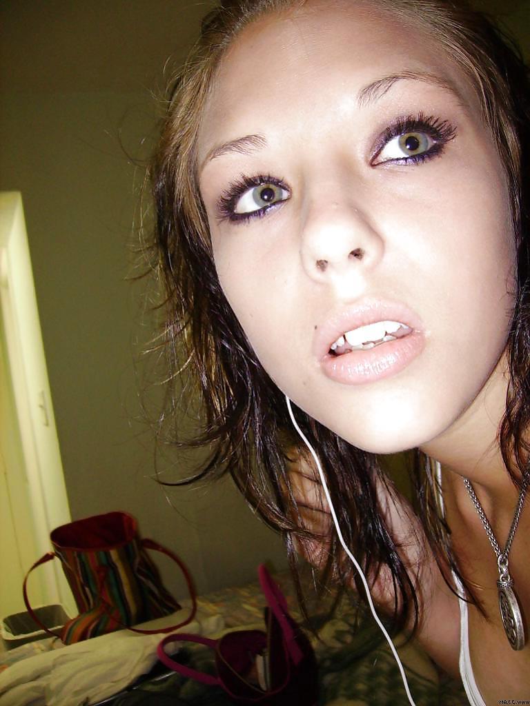 25P Stolen Pics - Brunette posing in front of mirror