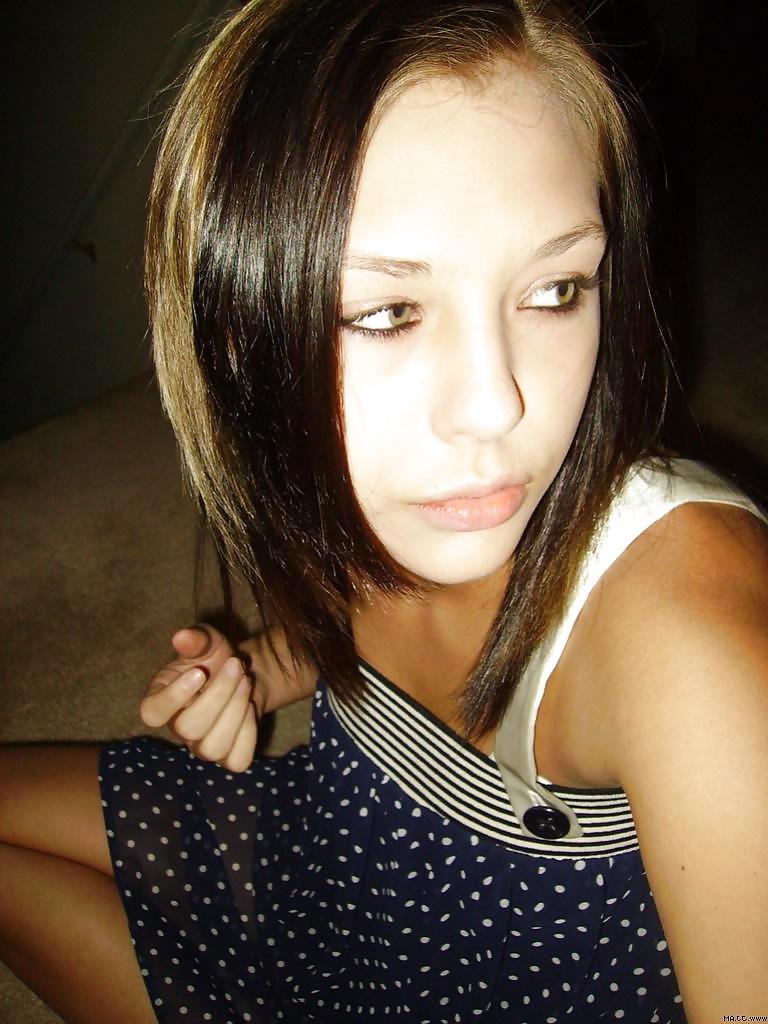 25P Stolen Pics - Brunette posing in front of mirror