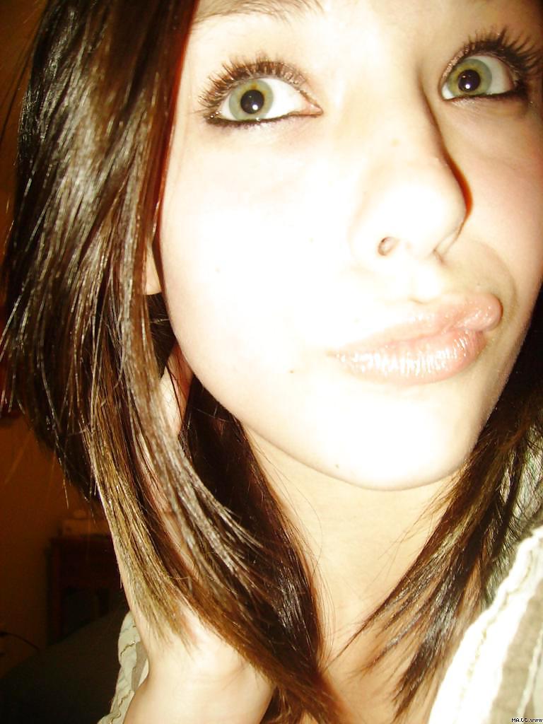 25P Stolen Pics - Brunette posing in front of mirror