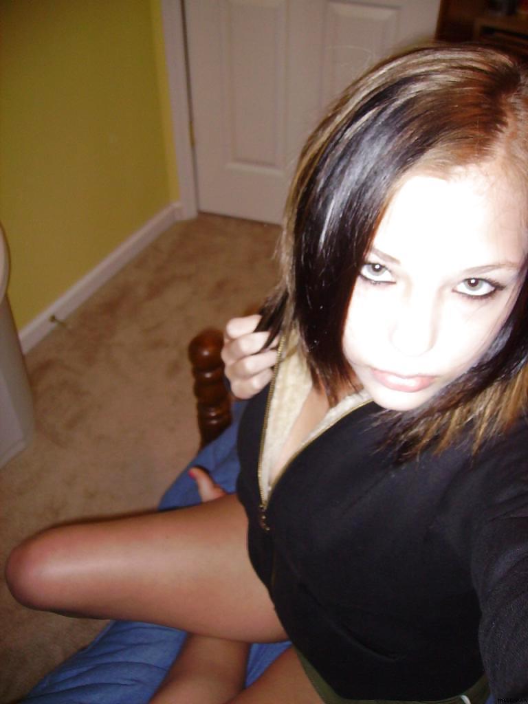 25P Stolen Pics - Brunette posing in front of mirror