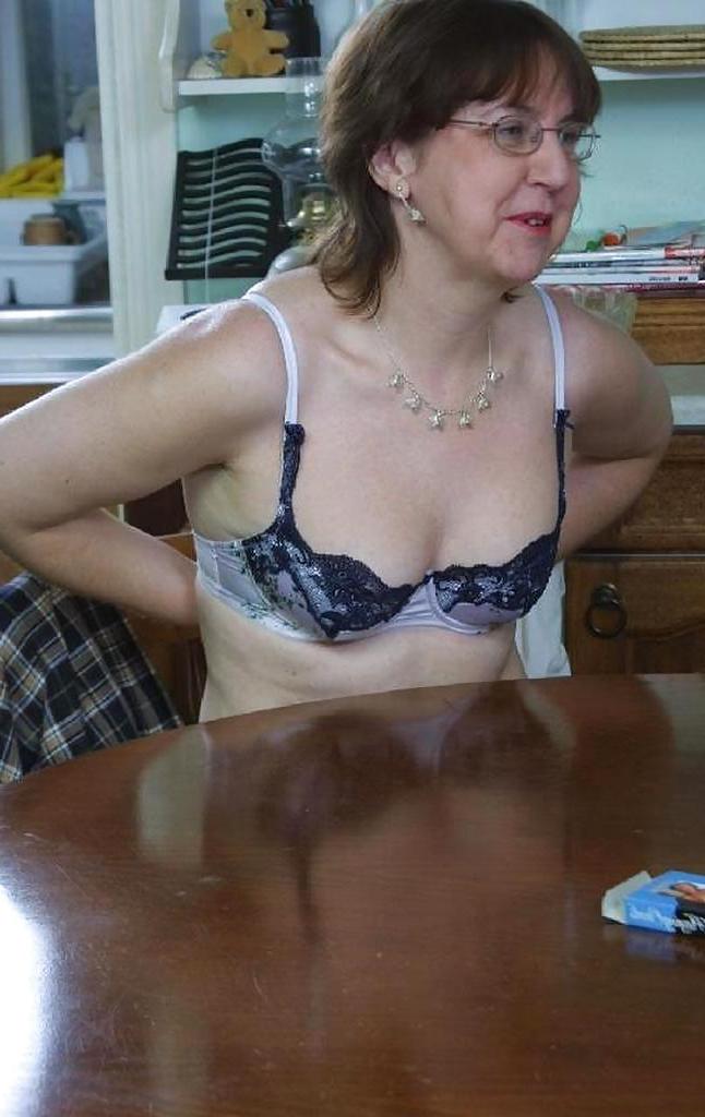 25P Village ladies - Let's play strip poker.