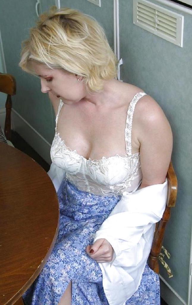25P Village ladies - Let's play strip poker.