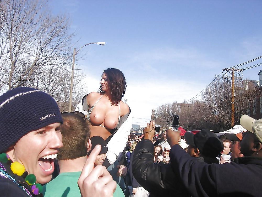 25P Public Nudity