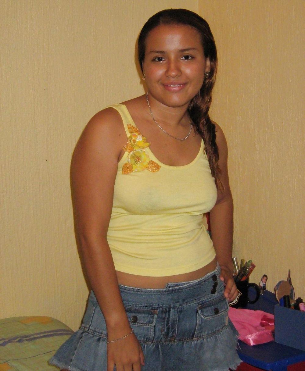 25P Curvy latina teen