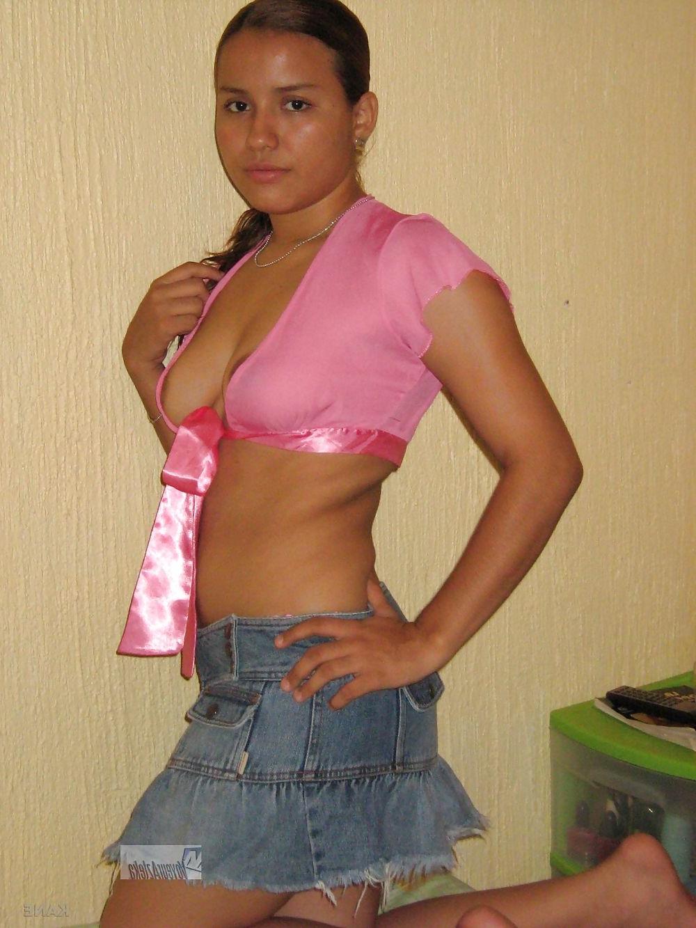 25P Curvy latina teen