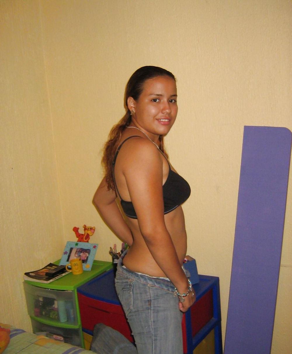 25P Curvy latina teen