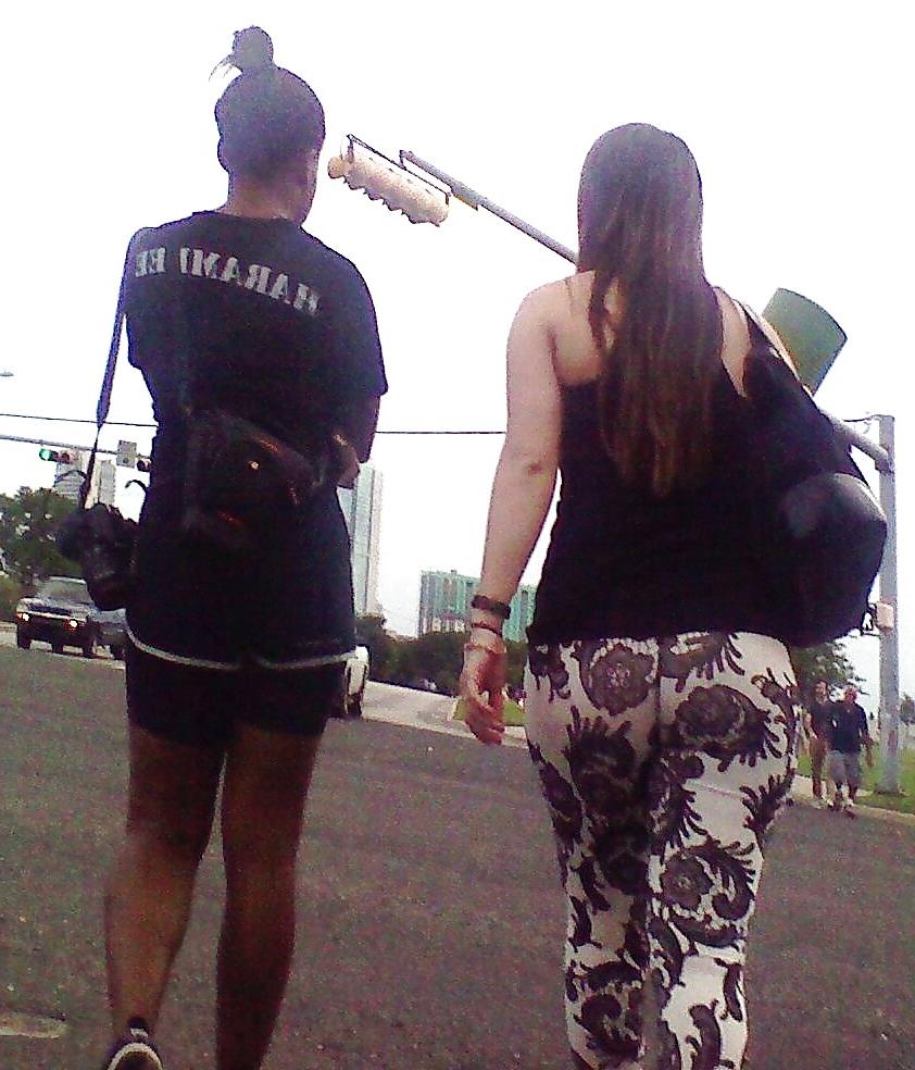 5P Thick girl in leggings