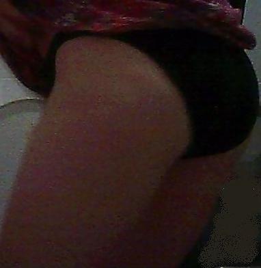 25P Girls bathroom spy 2