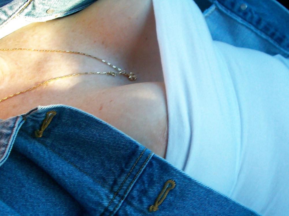 19P Hot wife showing off her tits