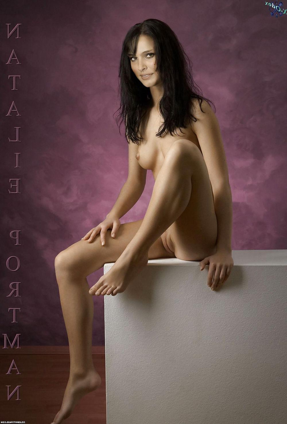 25P Natalie Portman showing off her pussy Part 2