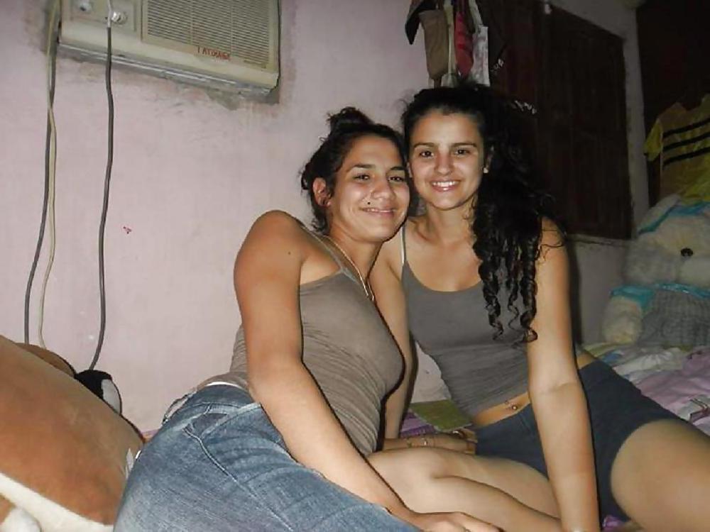 25P Brazilian girl: Bella