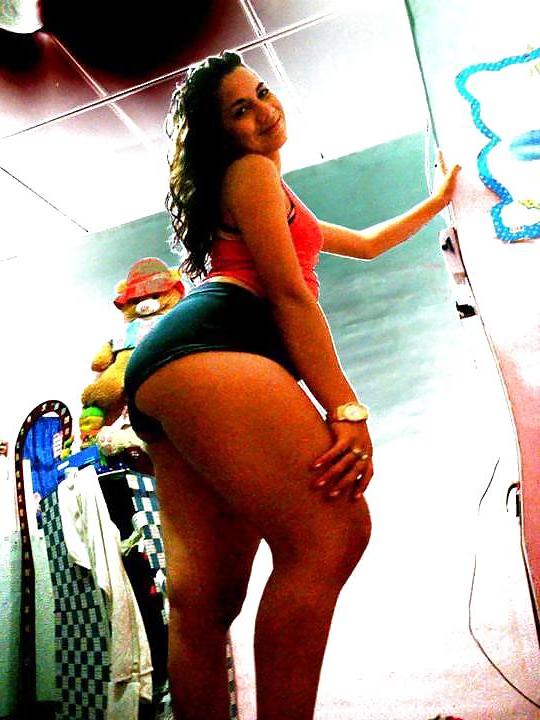 25P Brazilian girl: Bella