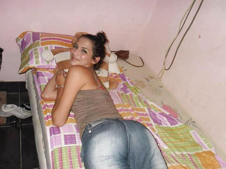 25P Brazilian girl: Bella