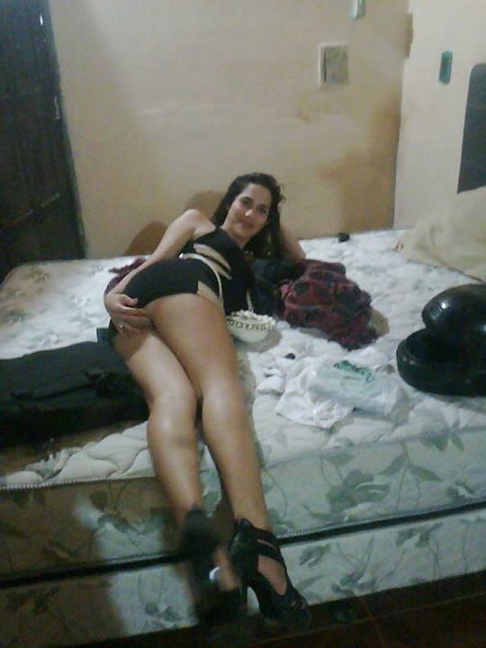 25P Brazilian girl: Bella