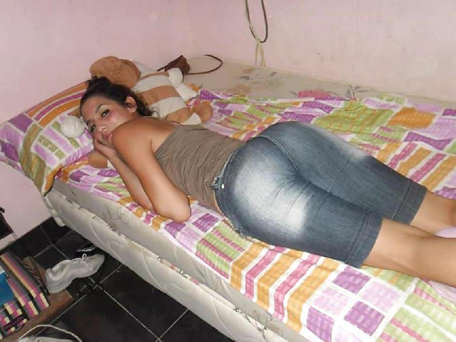 25P Brazilian girl: Bella