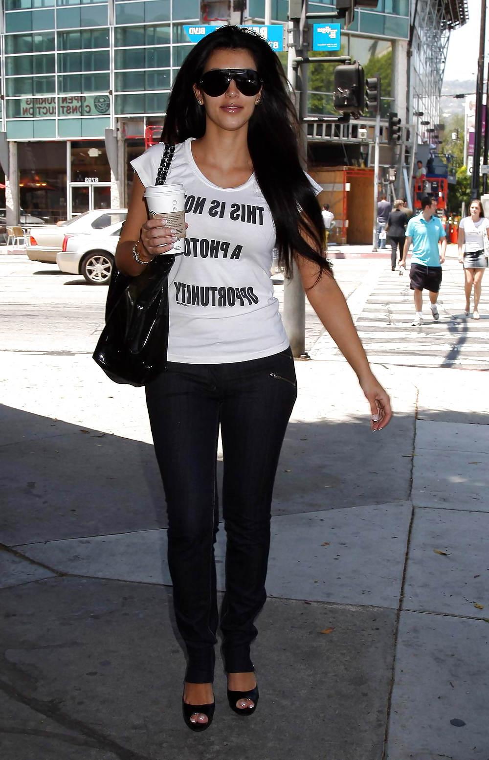 25P Kim Kardashian Nice ass shots in jeans whiles shopping