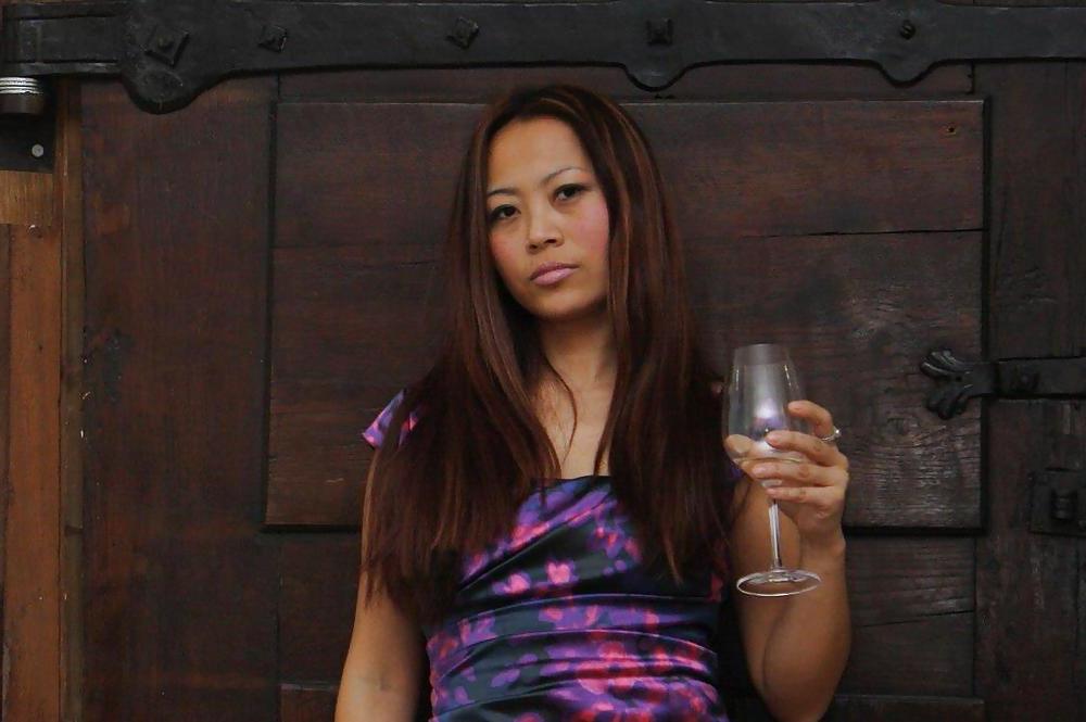 20P Chinese mom Ting Ting and mature mom Barbara. How to fuck?