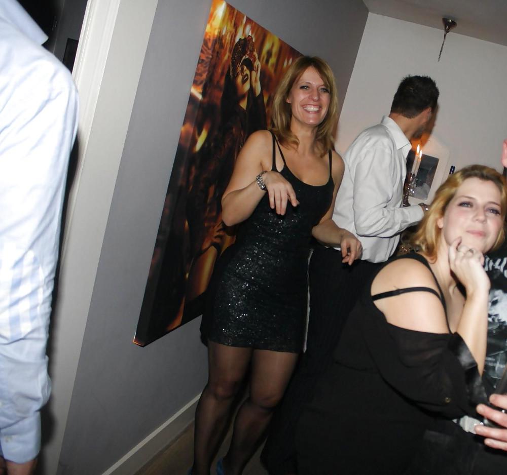 20P Chinese mom Ting Ting and mature mom Barbara. How to fuck?
