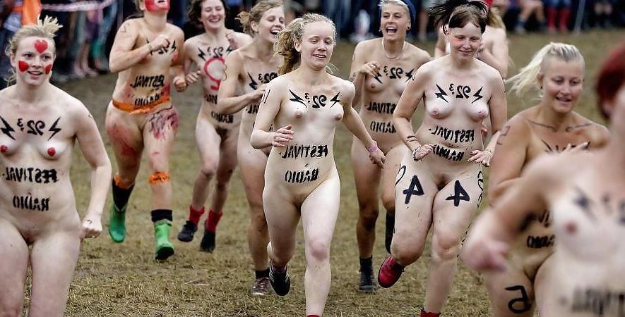 25P GIRLS TOGETHER: LOTS OF TITS & PUSSY