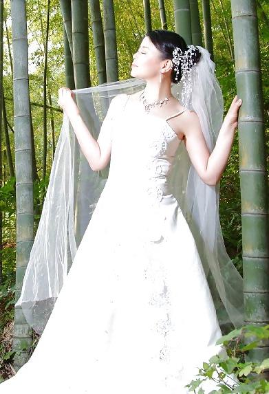 19P Chinese housewife's wedding & misc pictures