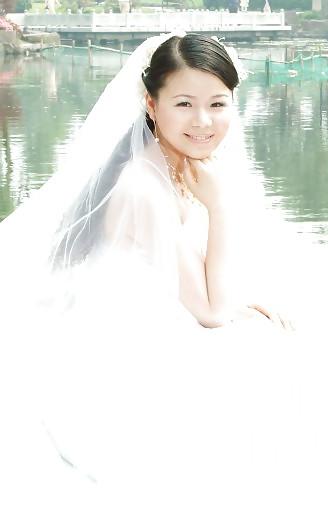 19P Chinese housewife's wedding & misc pictures